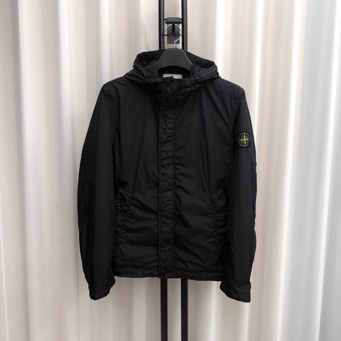 [S] 25SS 스톤아일랜드 크링클랩스 후드 바람막이 블랙 상품이미지1