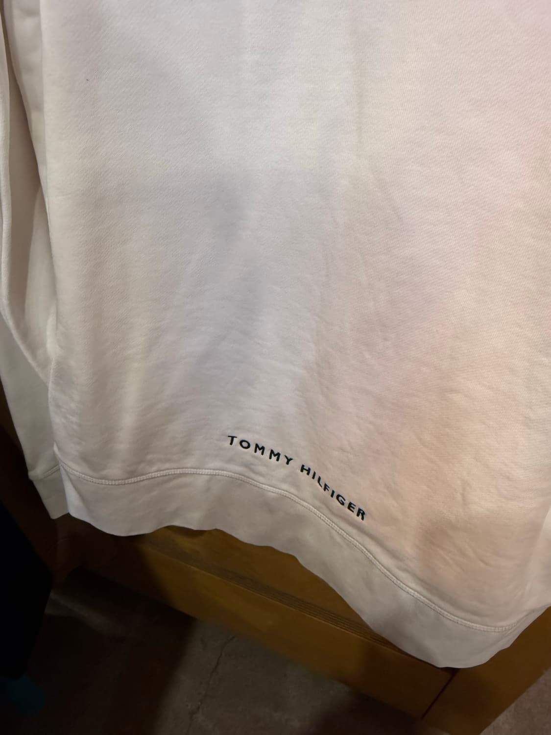 타미힐피거 자수 화이트 맨투맨 상품이미지3