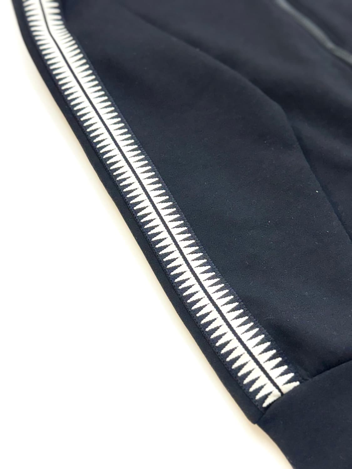 GU x Undercover GU x 언더커버 블랙컬러 트랙자켓 상품이미지4