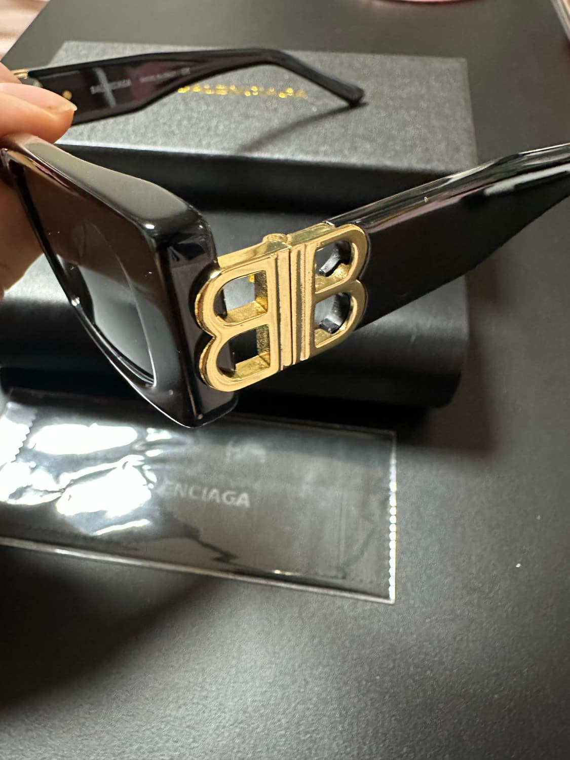 발렌시아가 BB 로고 블랙 선글라스 상품이미지2