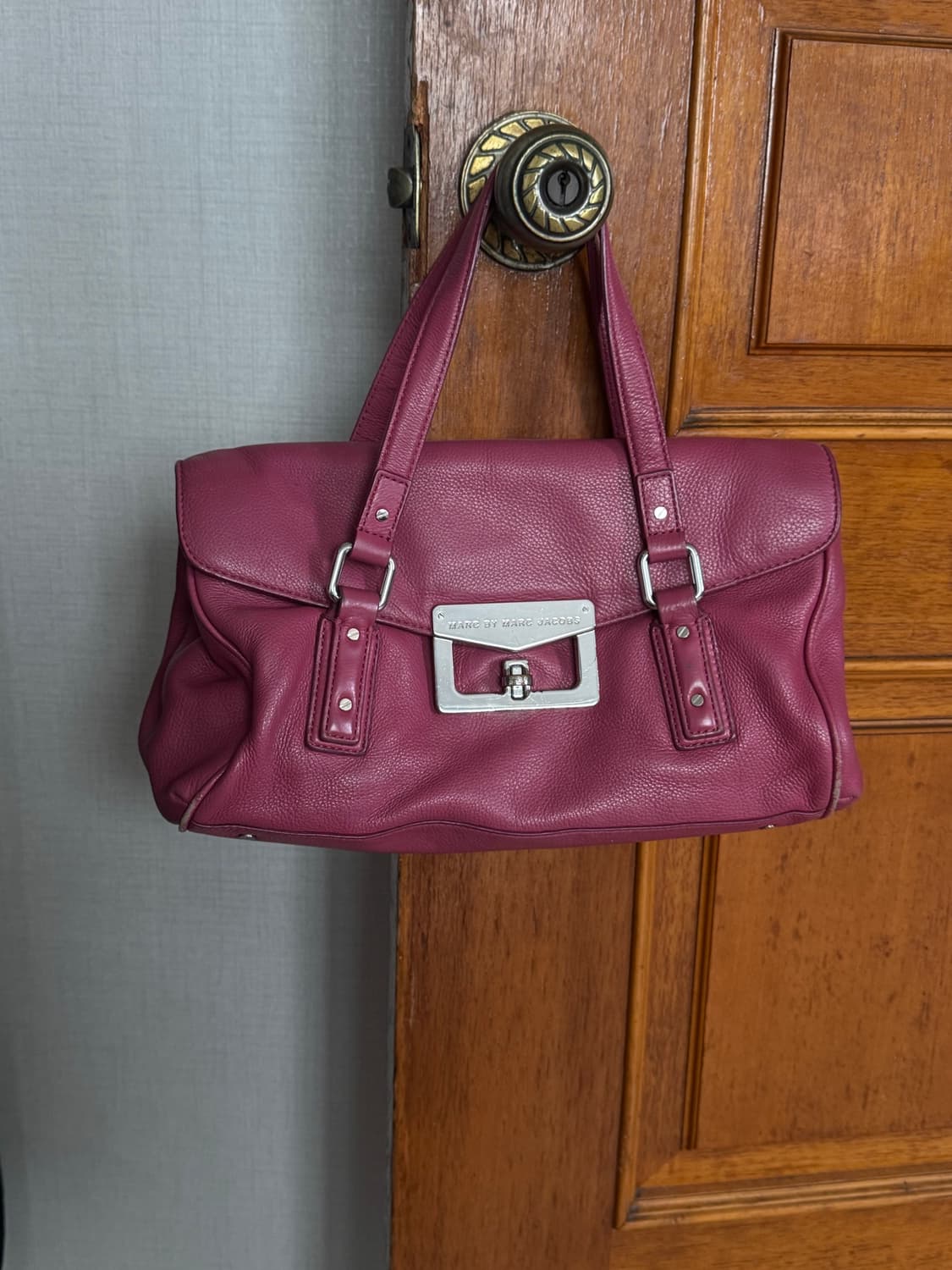 Marc by Marc Jacobs 버건디 레더 숄더백 상품이미지2