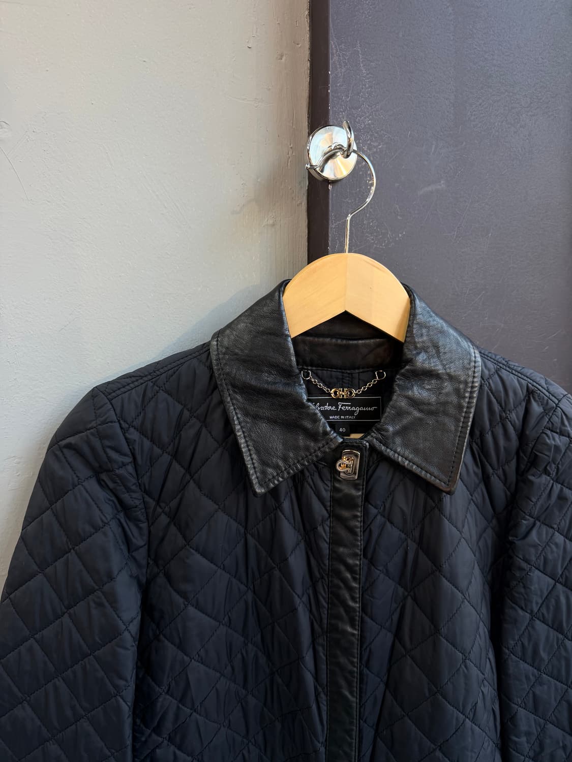 40/ 페라가모 레더 트리밍 퀄팅 패딩 자켓 상품이미지3