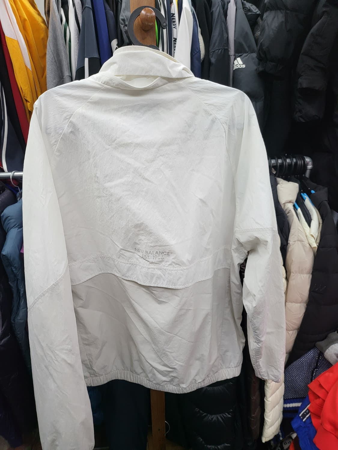 뉴발란스 아이보리 바람막이 L 사이즈 상품이미지3