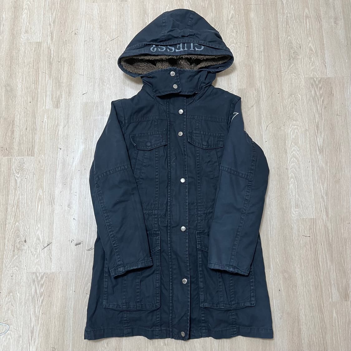 게스 GUESS 여성 쿼드포켓 양털 내피 후드 야상 점퍼 S(90) 상품이미지1