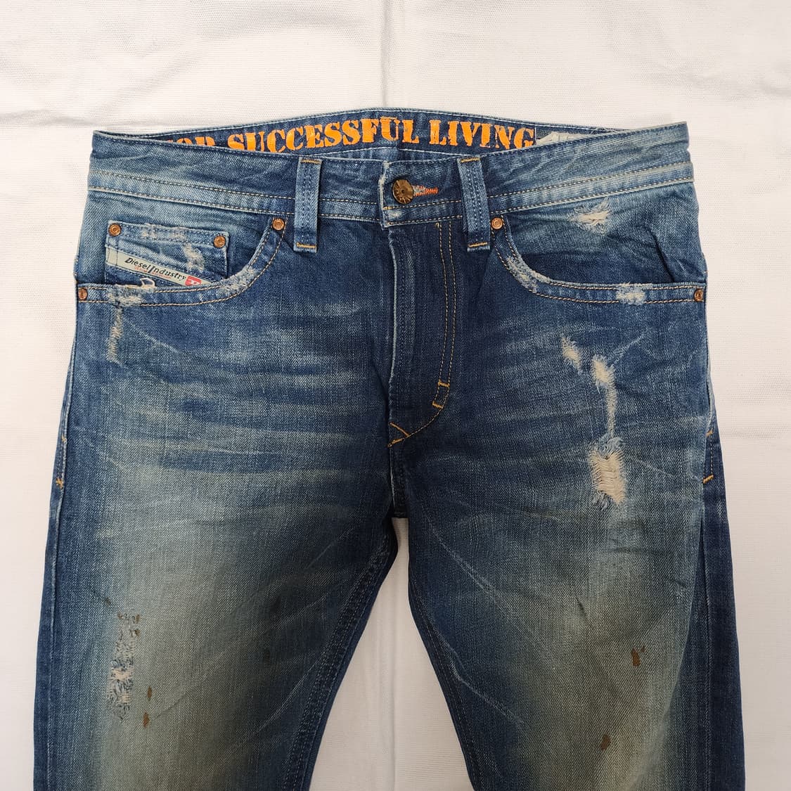 DIESEL 타바 디스트로이드 연청워싱 데님팬츠 상품이미지5