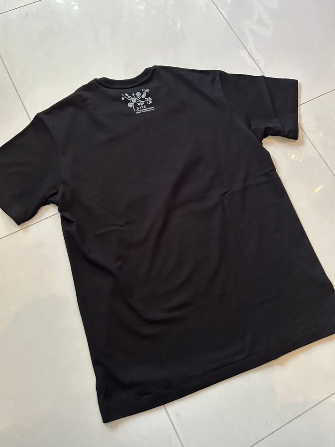 ITO -UZUMAKI- TEE 우즈마키 - 꽃과 키리에 그래픽 티셔츠 상품이미지4