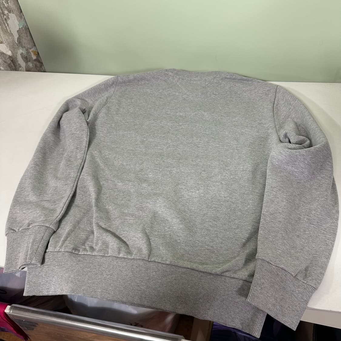 M 타미힐피거 그레이 니트배색 단가라맨투맨 상품이미지5