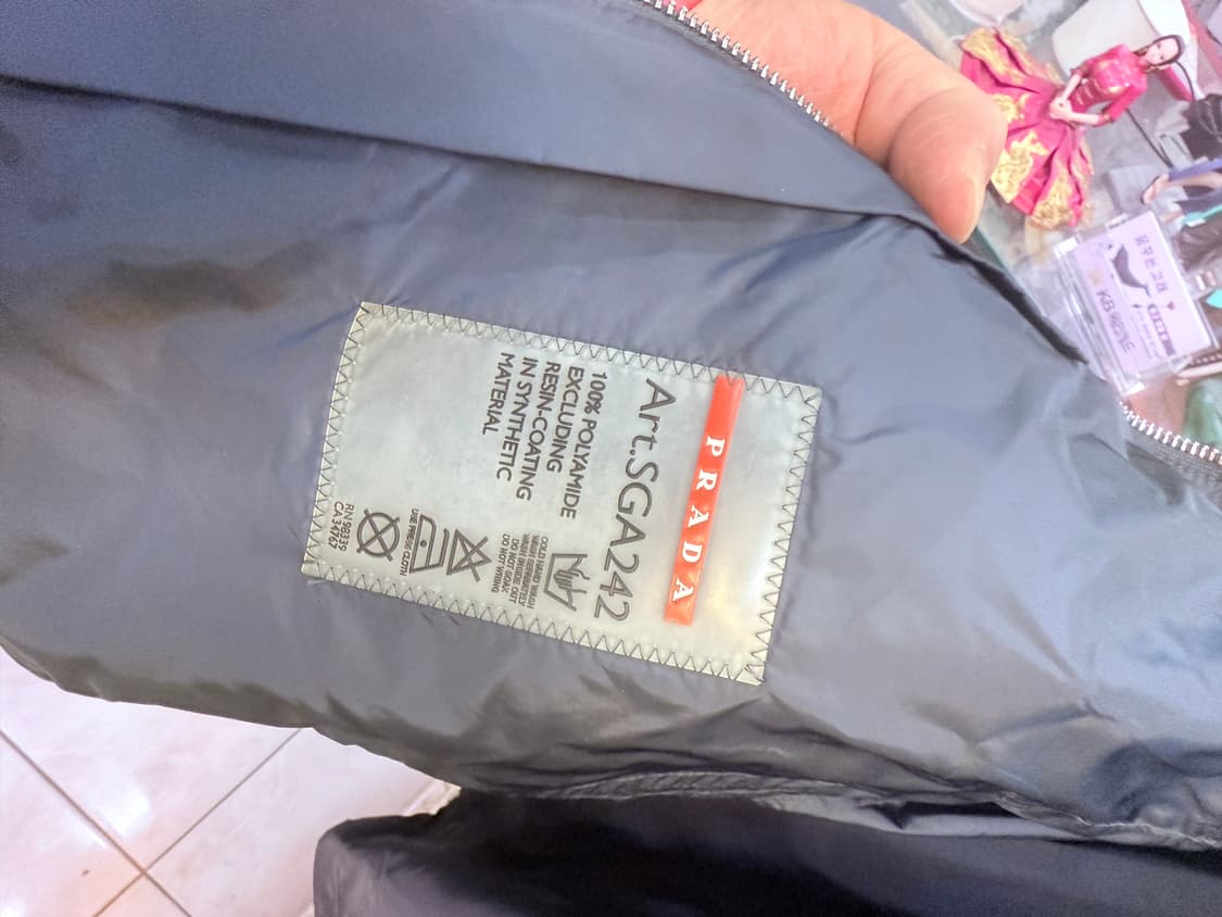 105 정품 프라다 삼각로고 후드바람막이 팝니다 상품이미지3