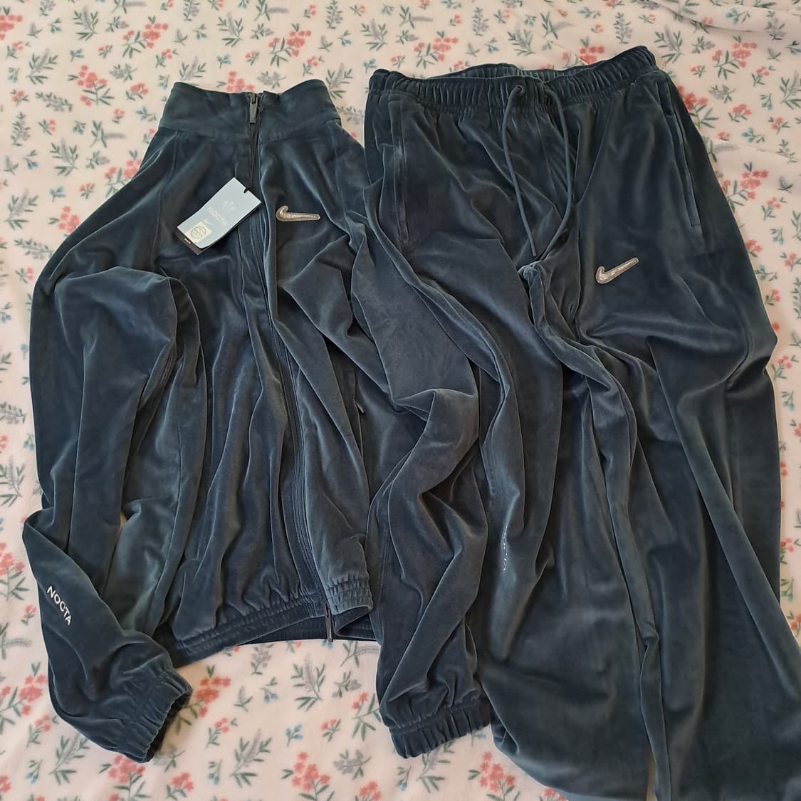 나이키 x 녹타 x 스와로브스키 트래블 벨루어 셋업 새제품 상품이미지4