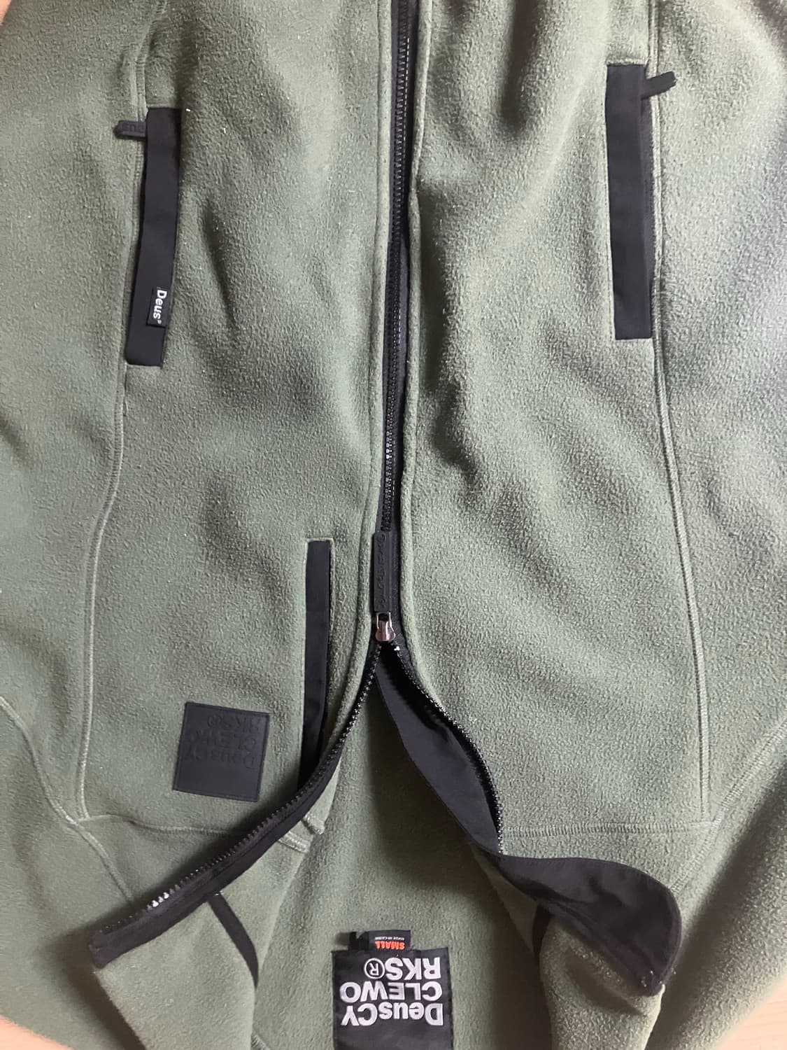 데우스엑스마키나 플리스 상품이미지1