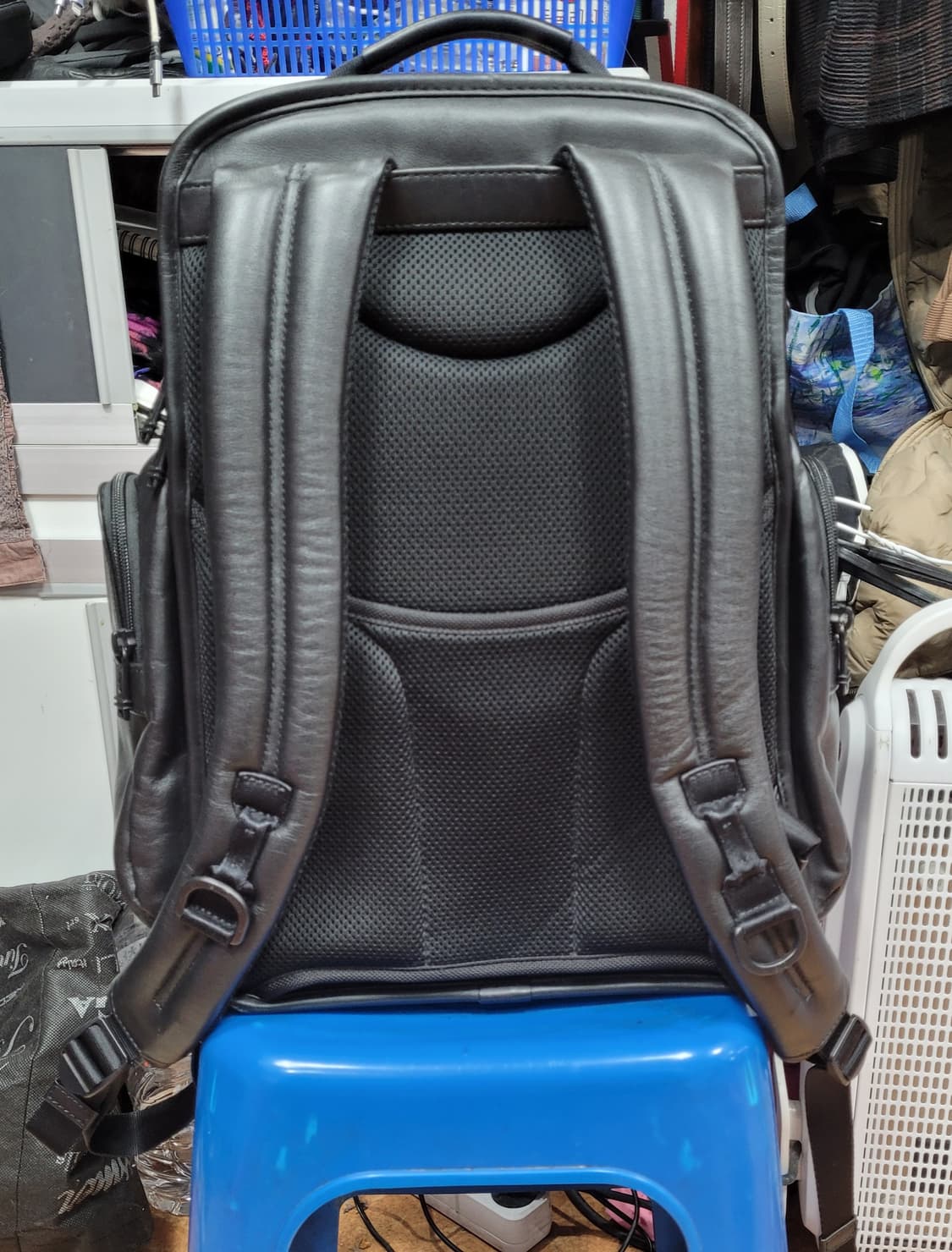 투미 가죽백팩가방 [가로:37 세로:42 폭:14] 상품이미지8