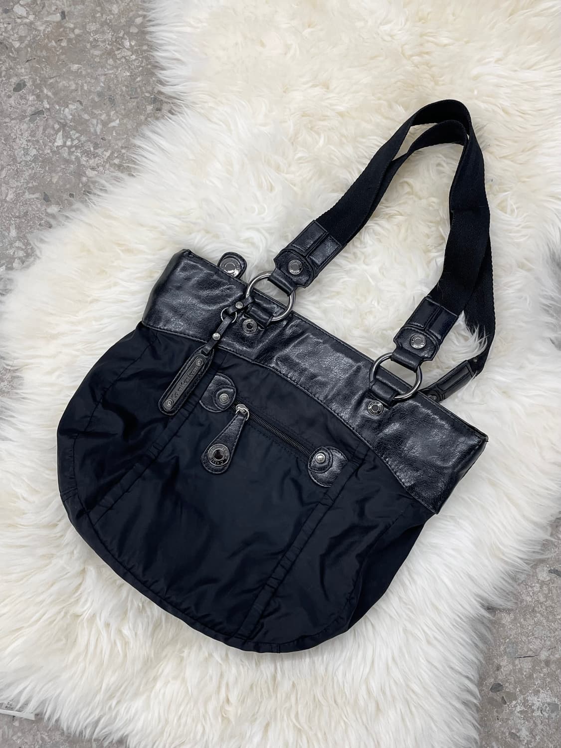 캘빈클라인 로고 나일론 숄더백 상품이미지1