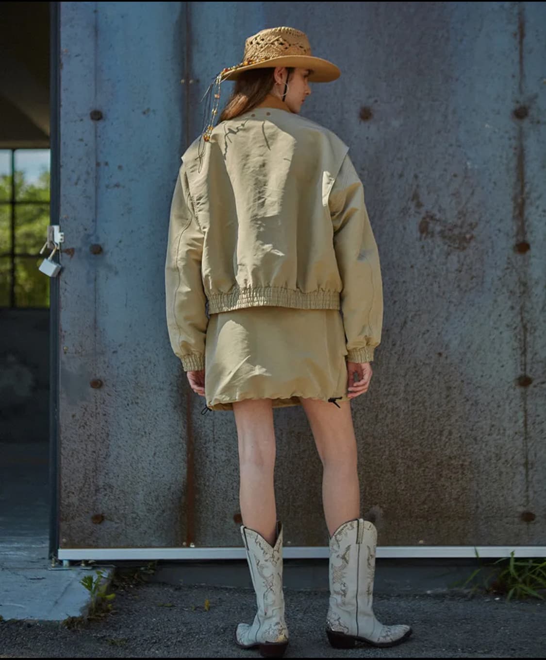 앤더슨벨 미카 아웃포켓 미니 스커트 베이지 상품이미지4