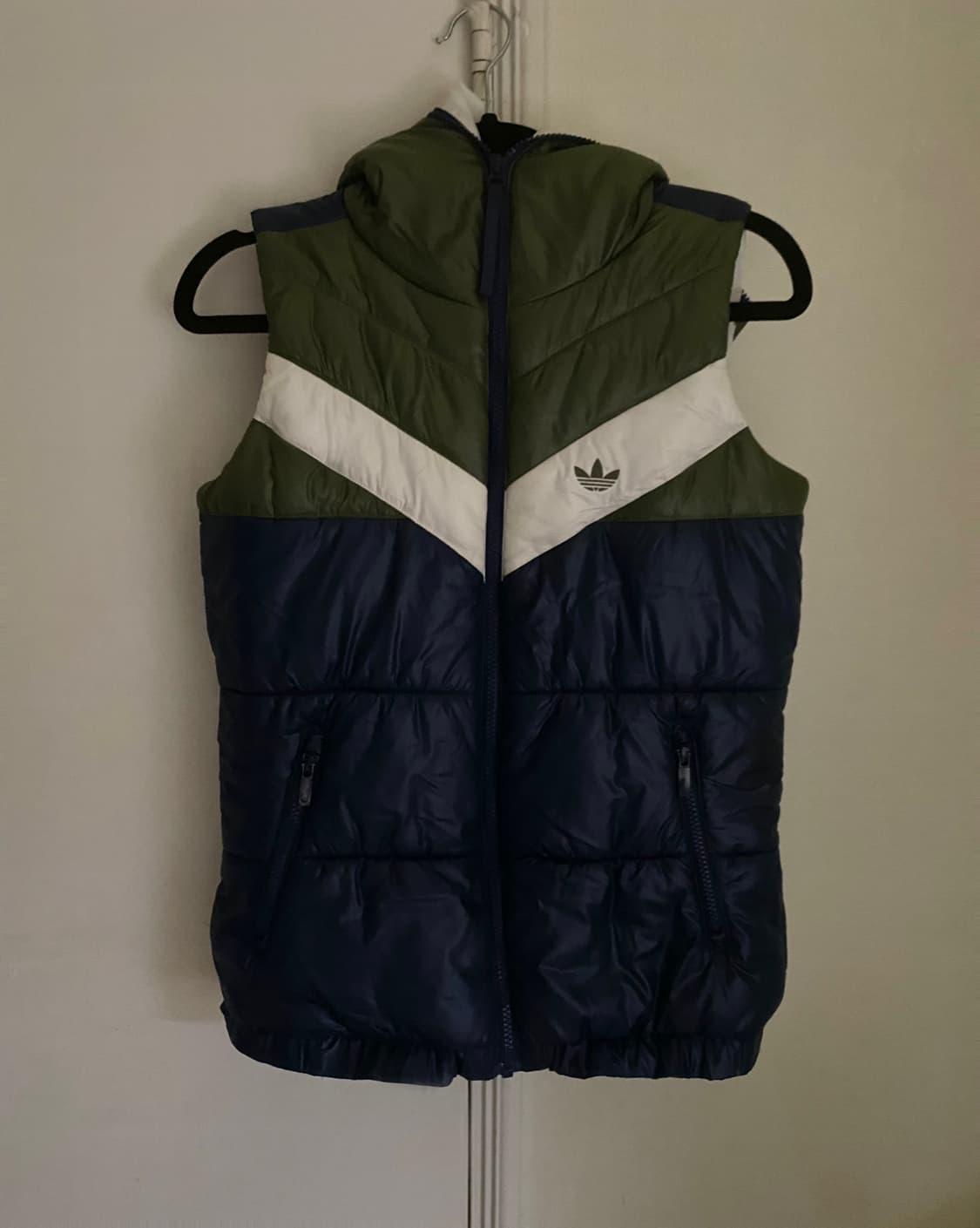 아디다스 파이어버드 카키 배색 후드 패딩조끼 상품이미지1