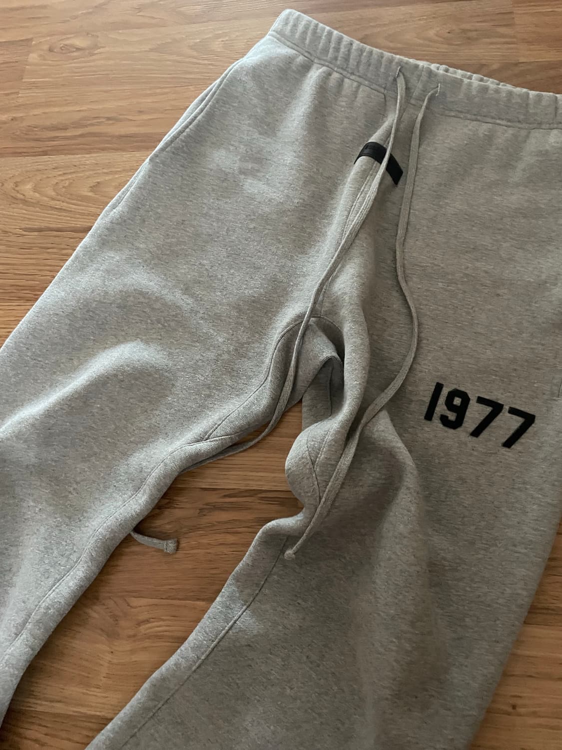 에센셜 1977 릴렉스드 스웨트팬츠 다크 오트밀 s사이즈 상품이미지1