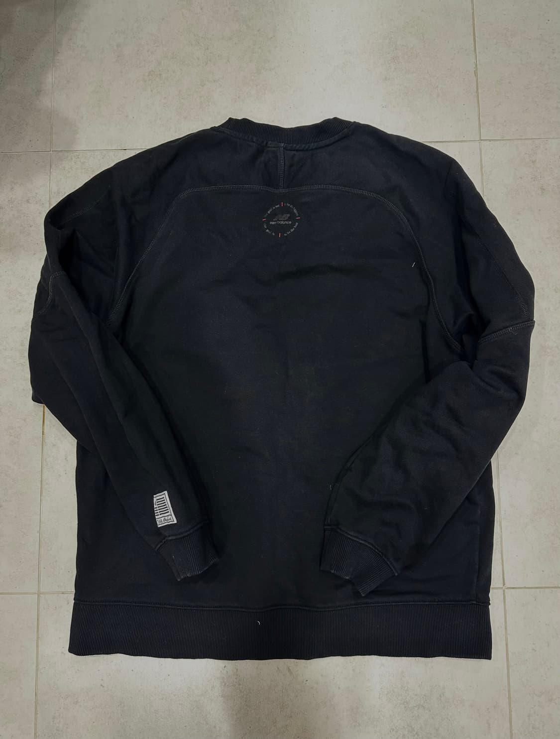 뉴발란스 팀스택드 블랙 맨투맨 상품이미지3