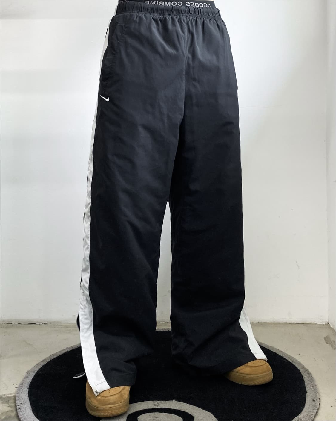 나이키 2003‘s 스우시 사이드라인 플리스라이닝 팬츠 상품이미지2