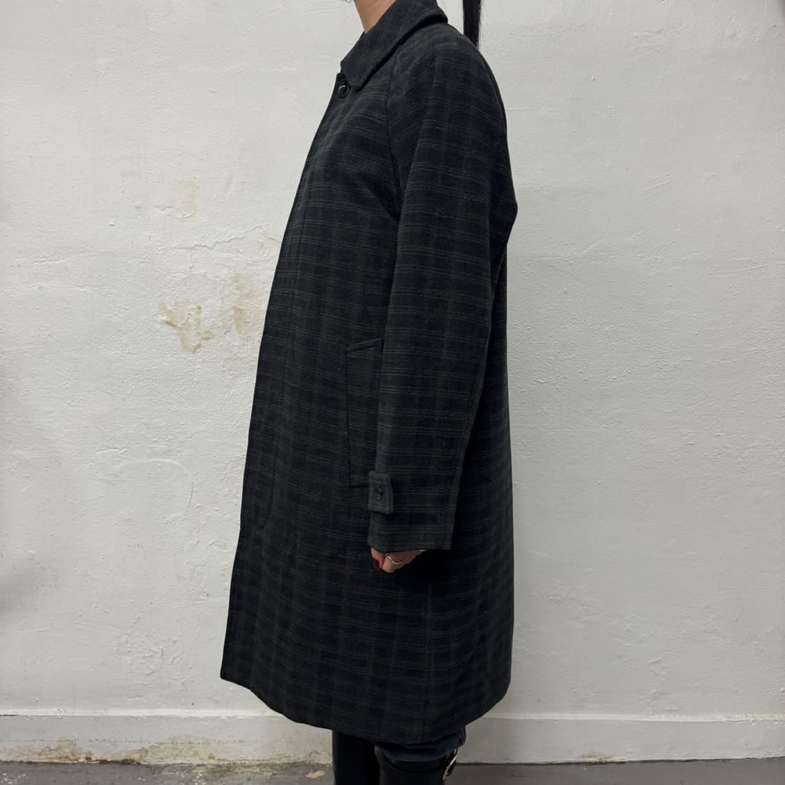 빔즈 하트 차콜컬러 체크패턴 폴리에스터 레이온 혼방 스텐 칼라 코트 상품이미지2