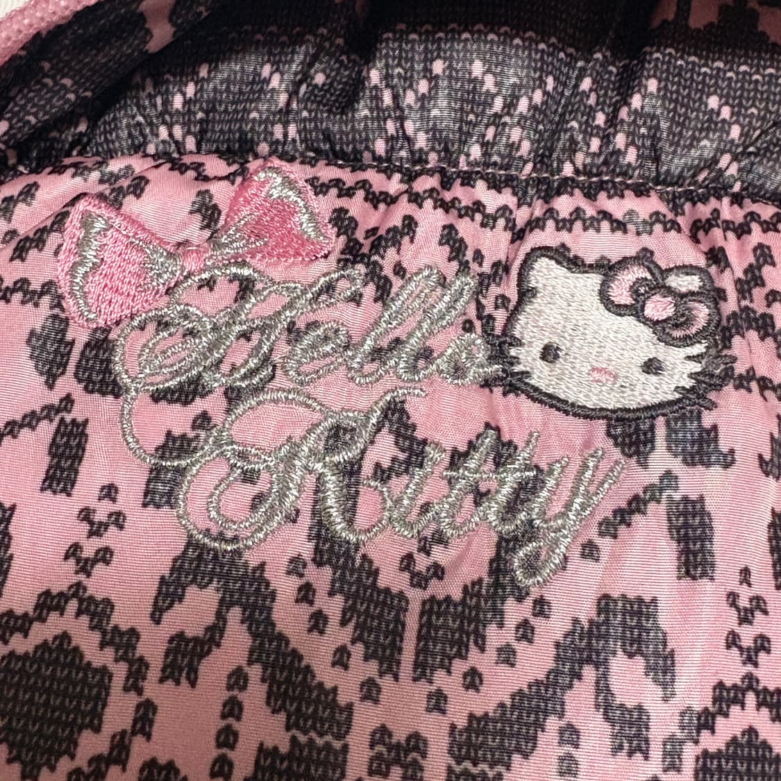 (이체시에눌) 고전키티 헬로키티 눈꽃 포인트 초코딸기맛 포인트 패딩 상품이미지3