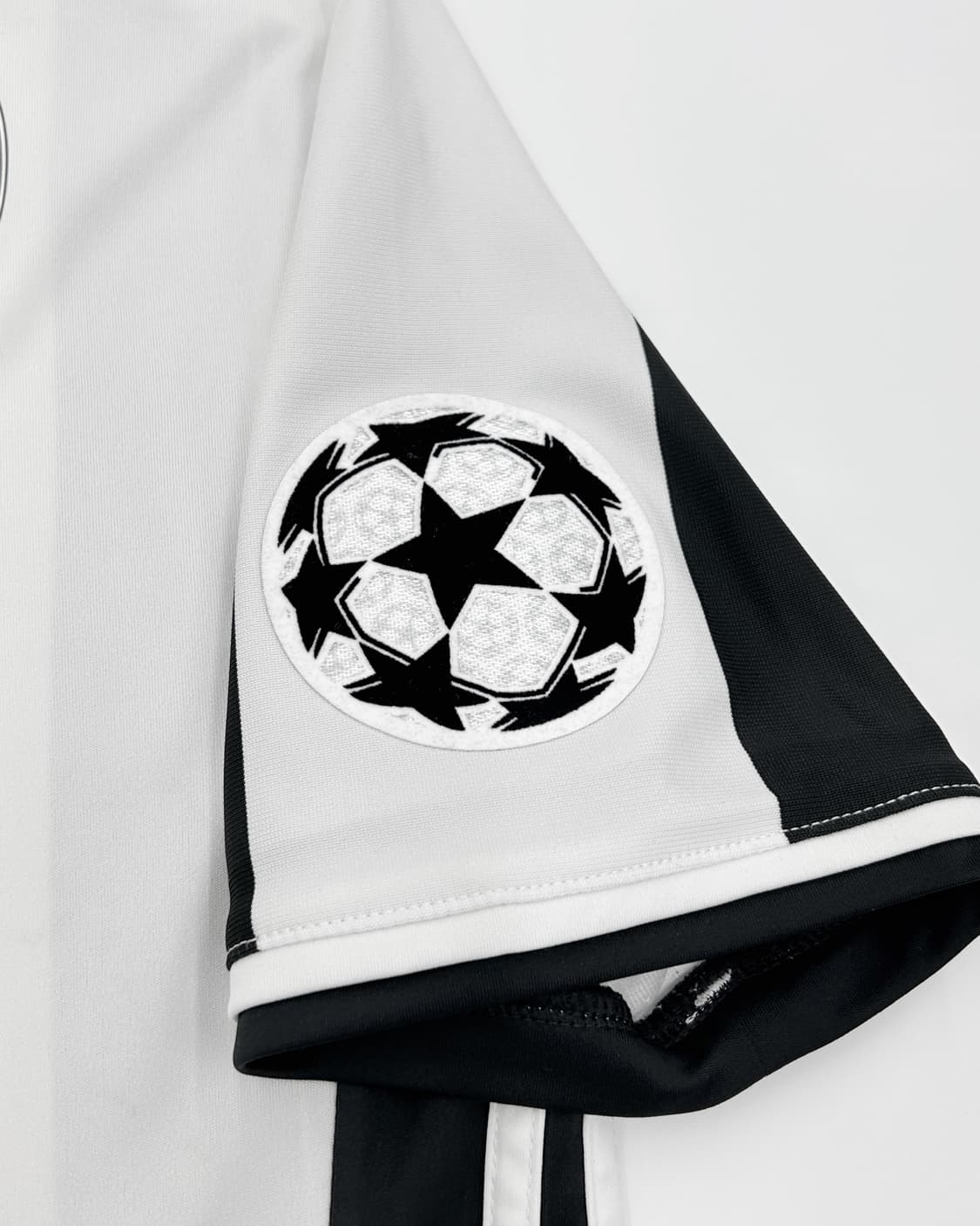 아디다스 16-17 유벤투스 홈 챔스킷 클라우디 마르키시오 상품이미지6