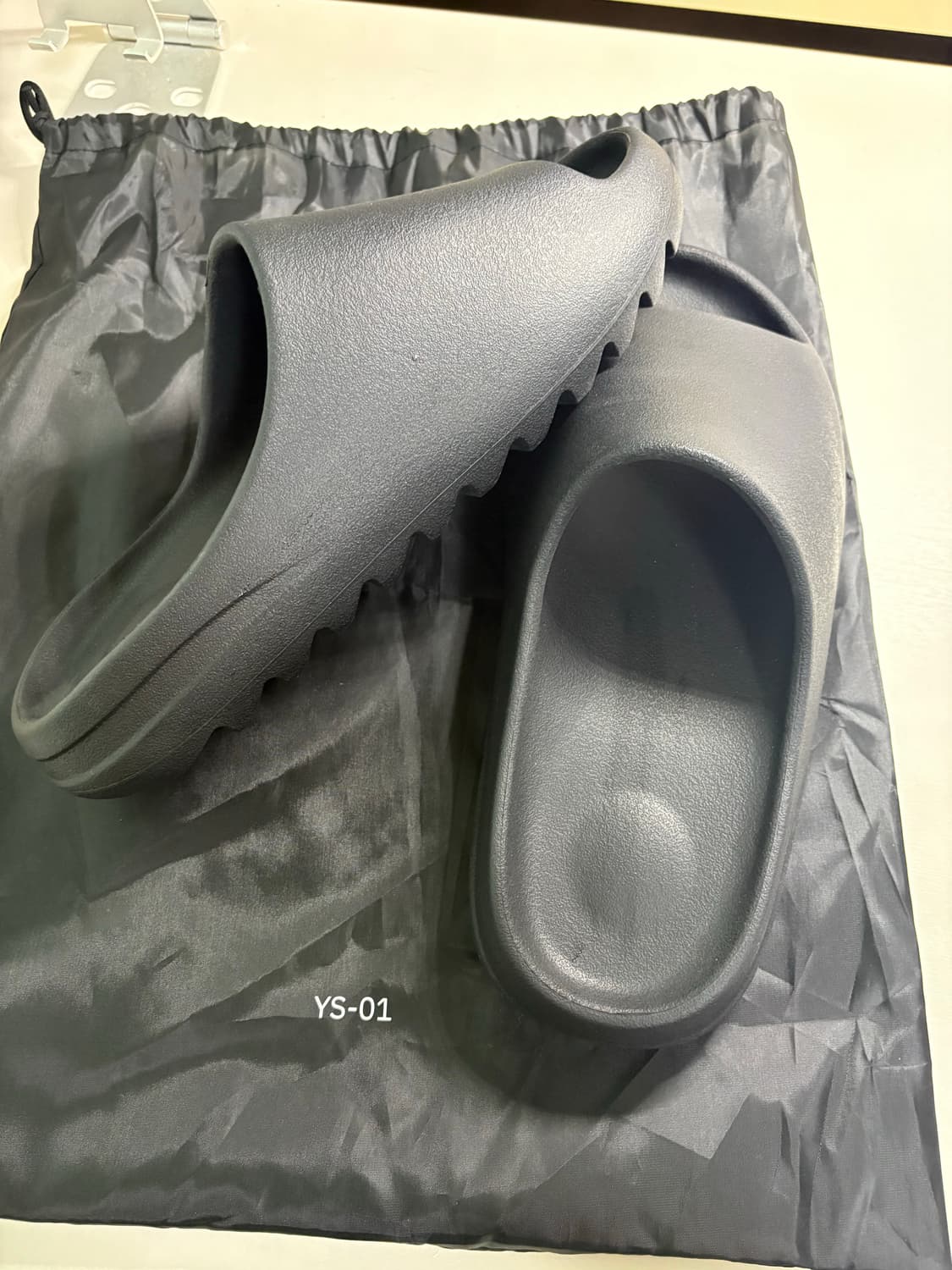 YS-01 yeezy slide size 11 상품이미지1