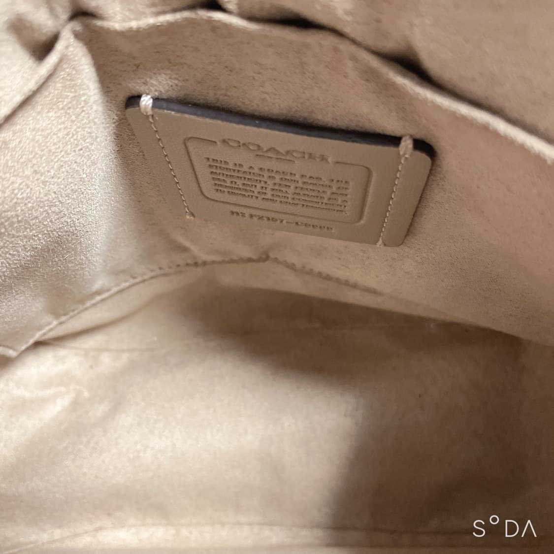 코치 아이보리 레더 숄더백 상품이미지8