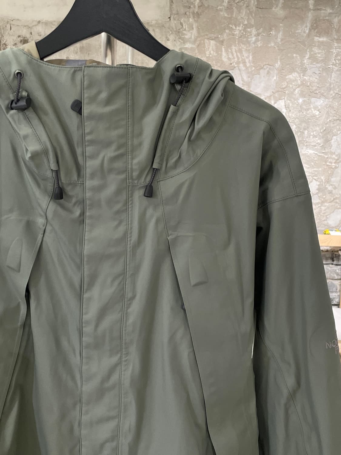 노스페이스 라이트 카키 써밋 시리즈 고어텍스 나일론 자켓 상품이미지3