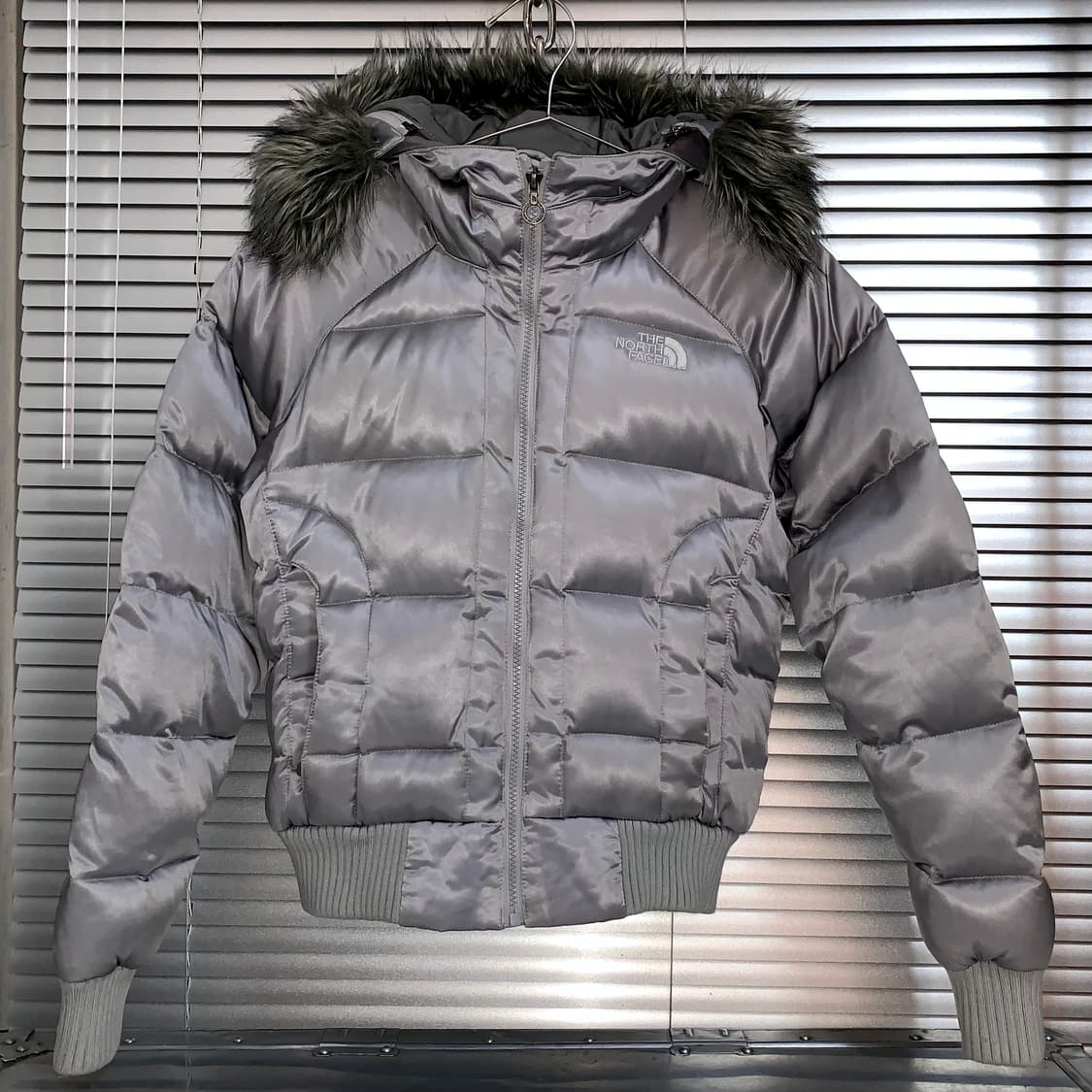 2000s 빈티지 노스페이스 실버 퍼 크롭 패딩 상품이미지2