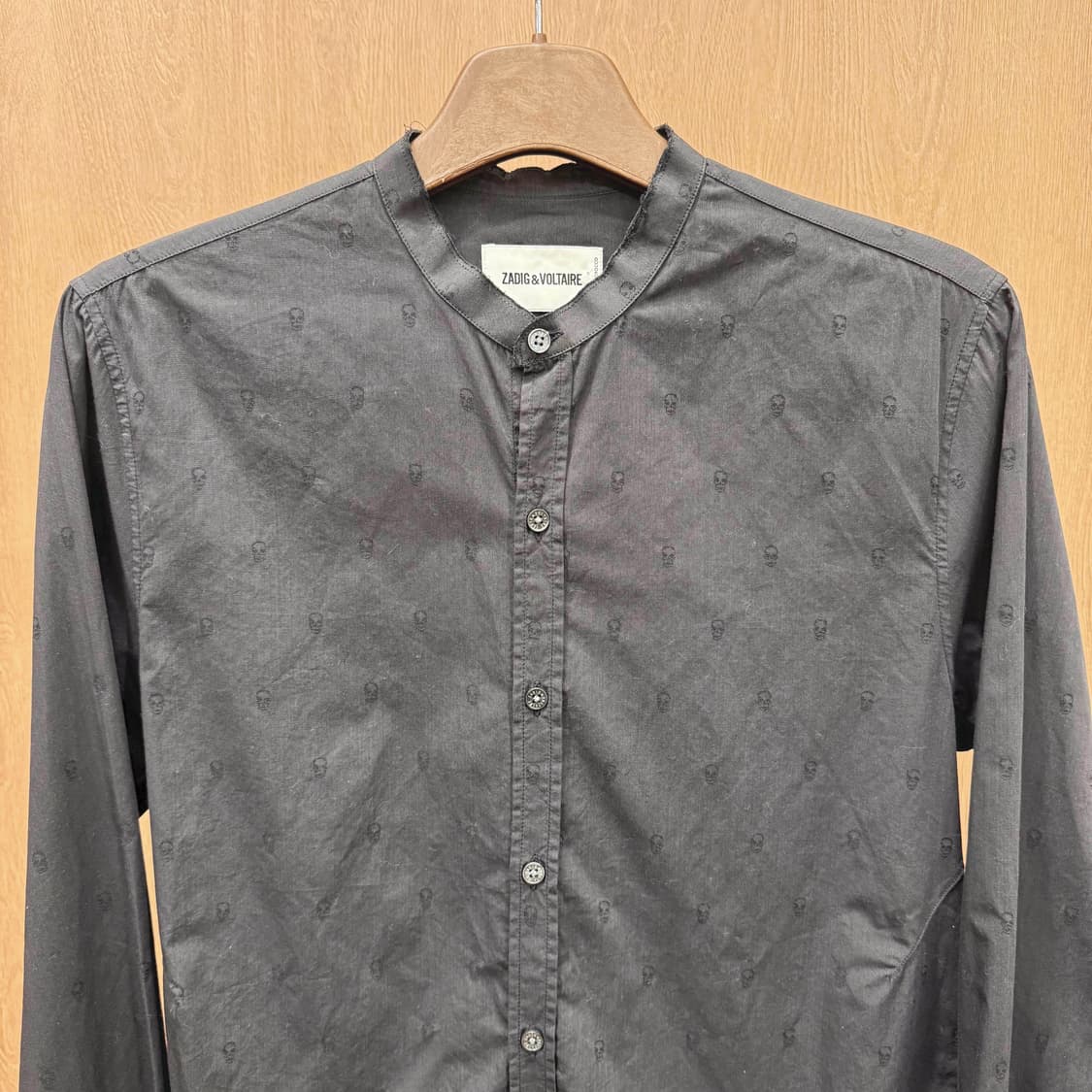 쟈딕 앤 볼테르 노카라 버튼 셔츠 미니 패턴 디테일 블랙 상품이미지4