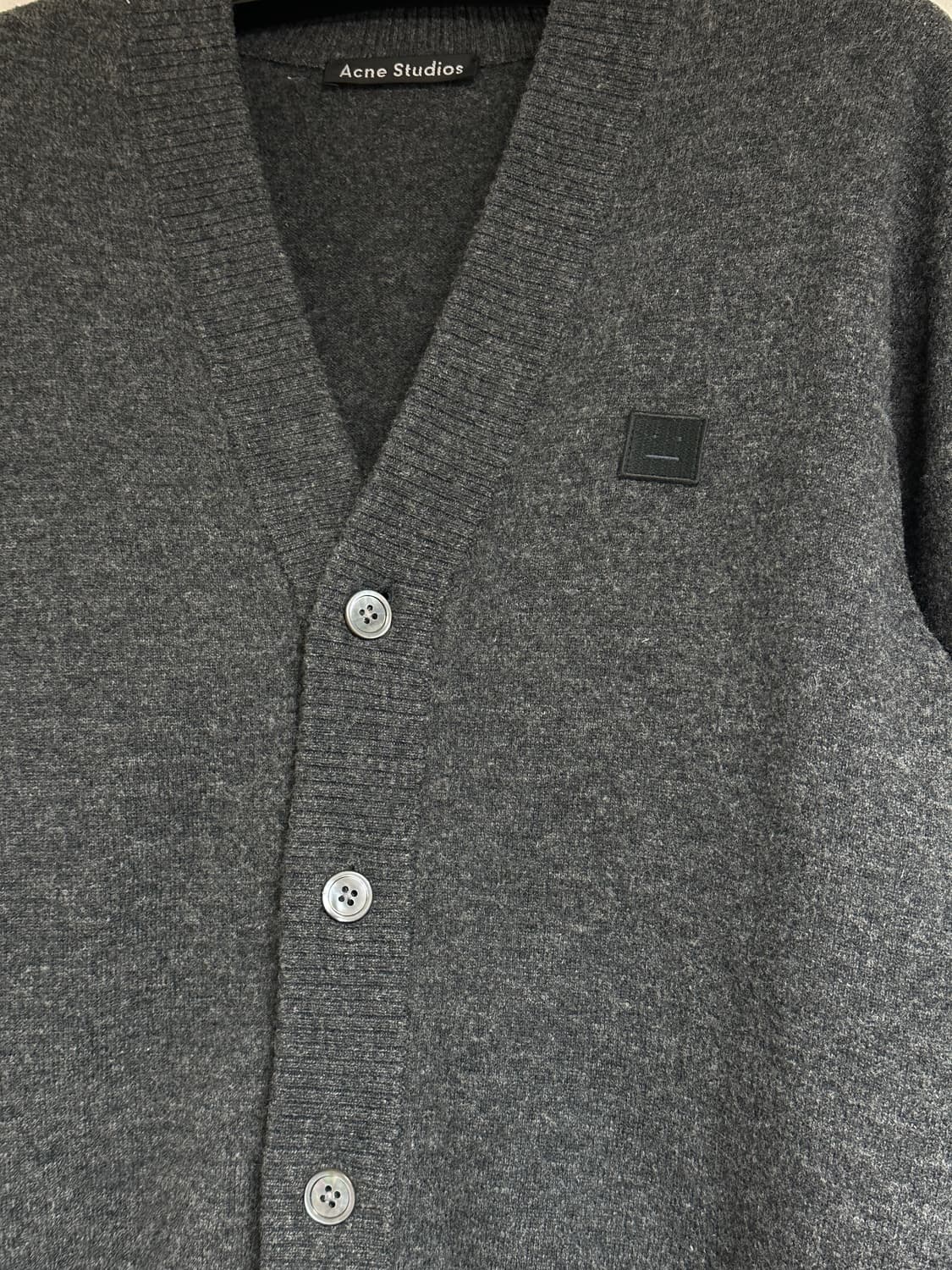 아크네스튜디오 Neve 울 가디건 차콜 XS (95-100) 상품이미지3