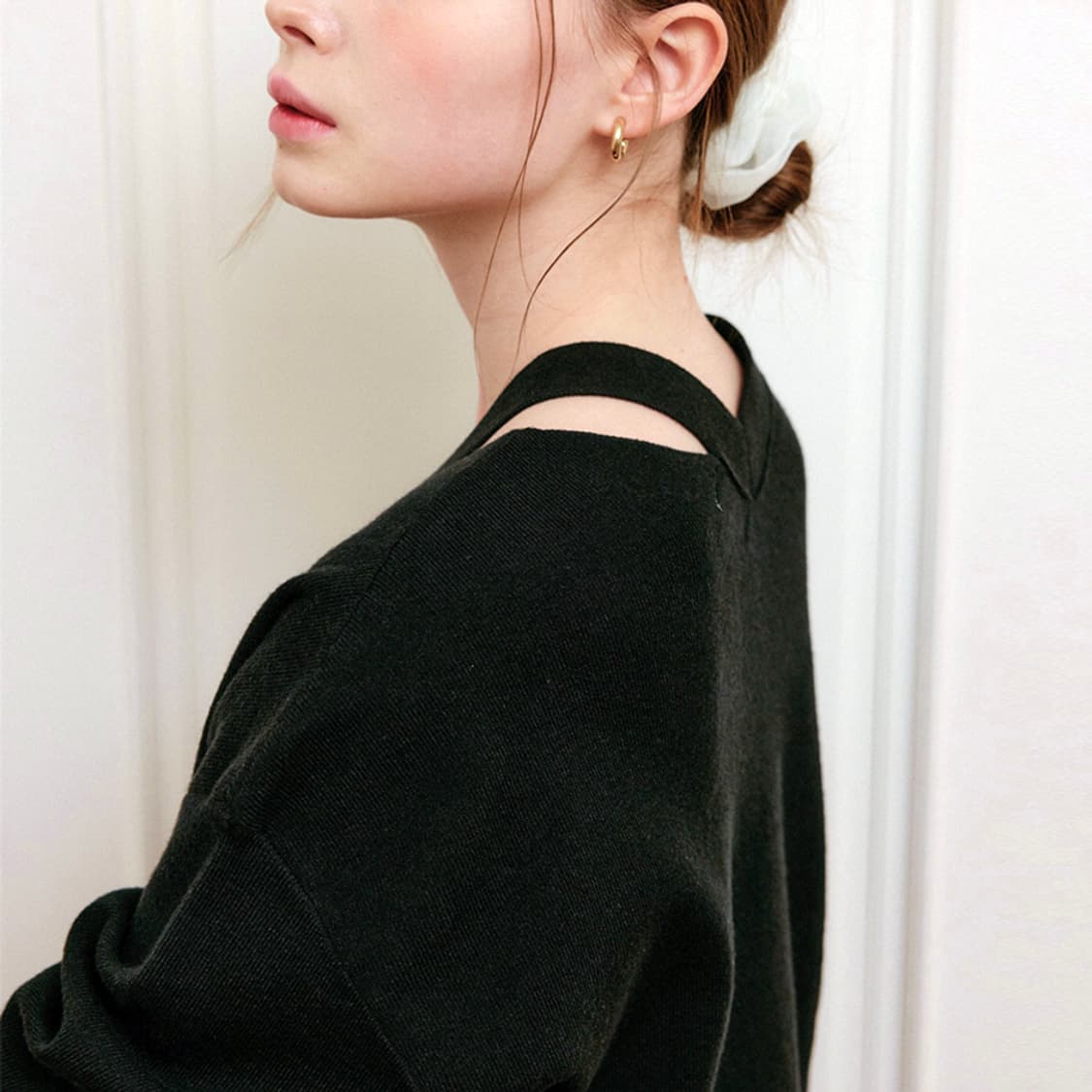 룩캐스트(LOOKCAST) 마리 컷아웃 가디건 프리사이즈 상품이미지3