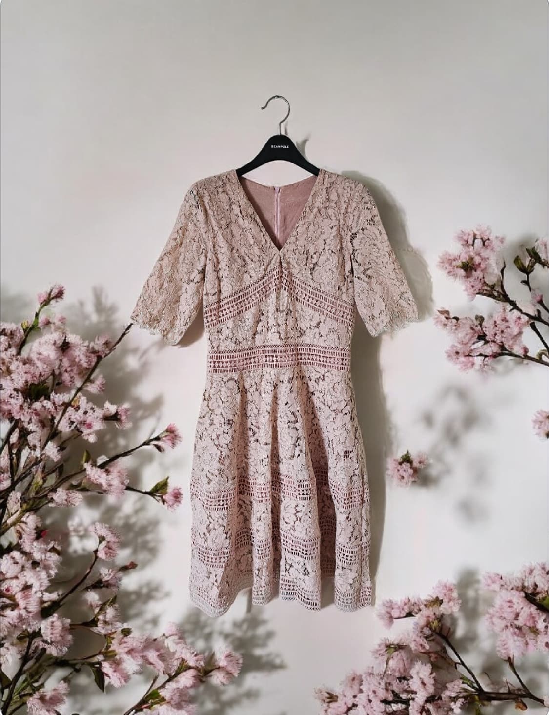 로맨틱 핑크 레이스 자수 브이넥 미디원피스 (반팔) 상품이미지1