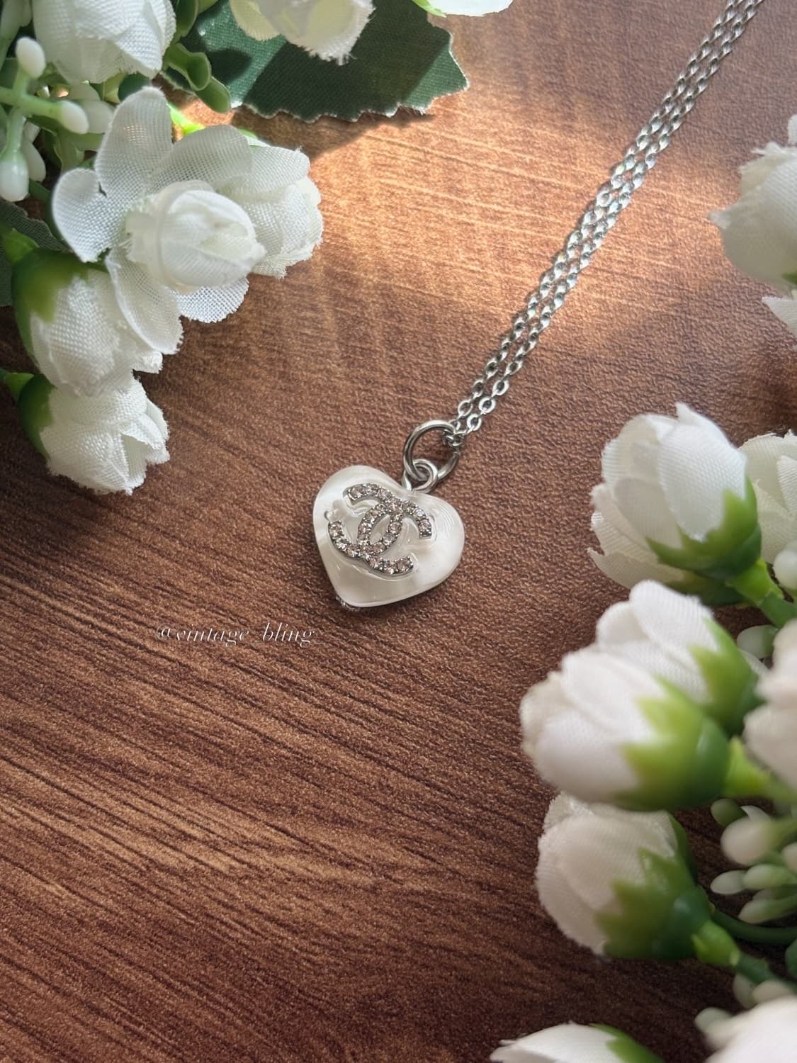 화이트) 샤넬 크리스탈 파스텔 하트 실버 목걸이 상품이미지1