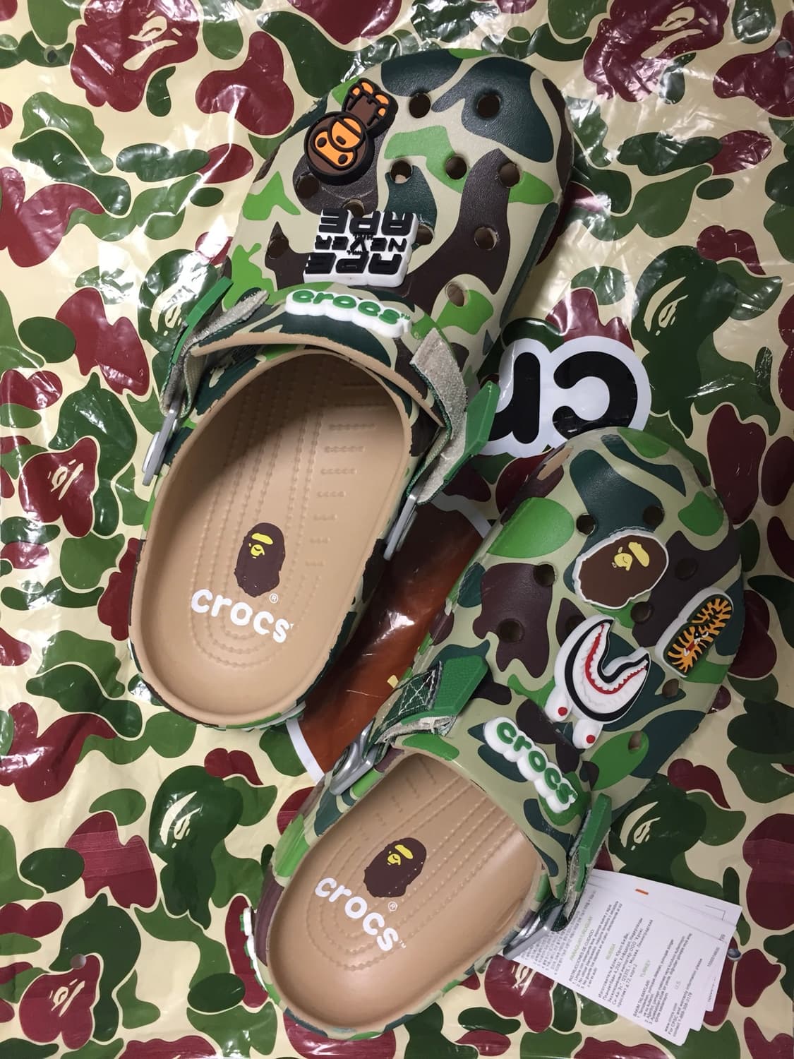 BAPE × CROCS 클로그 240 상품이미지2