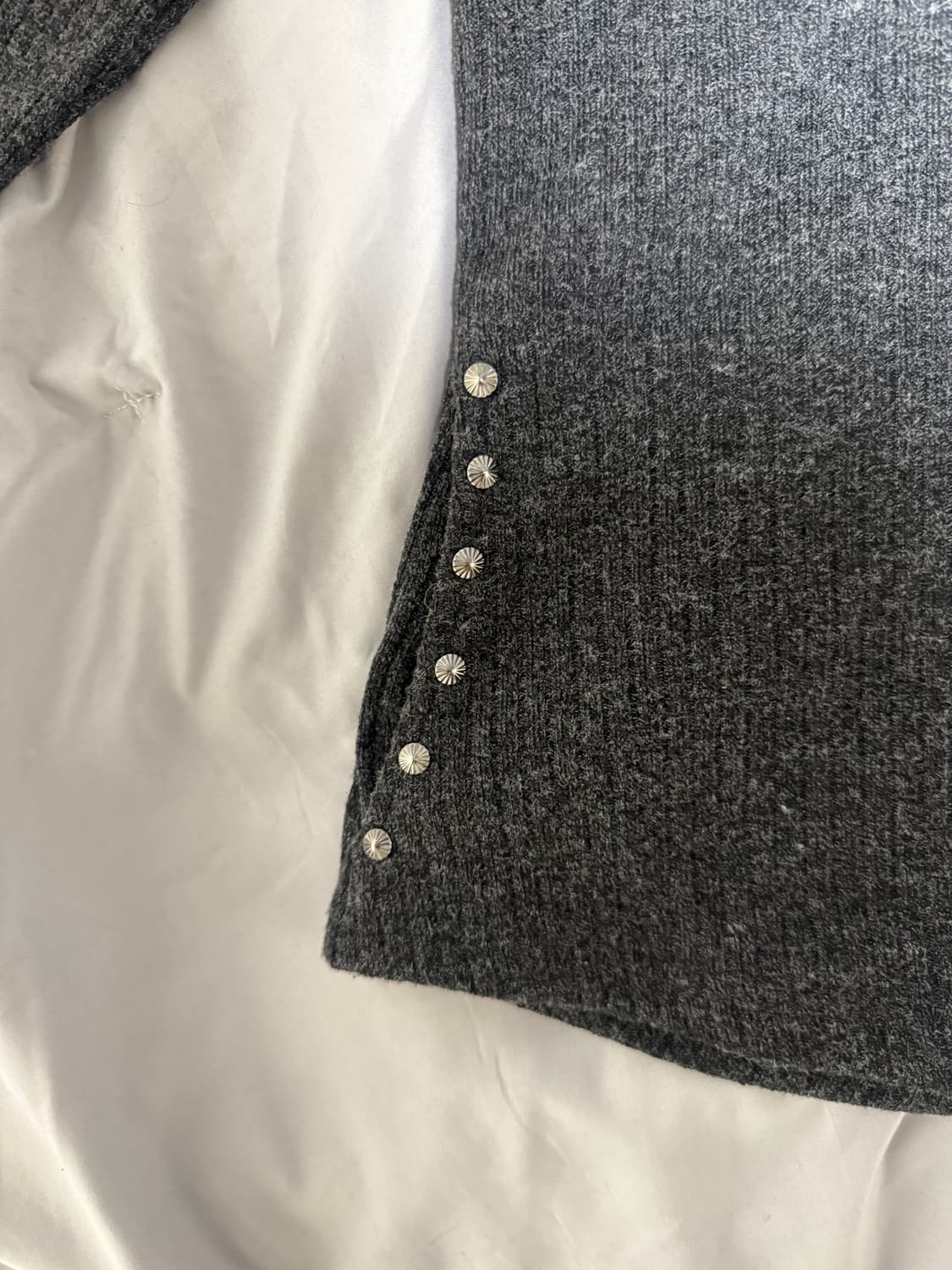 테스트매커니즘 오픈 숄더 니트 상품이미지9