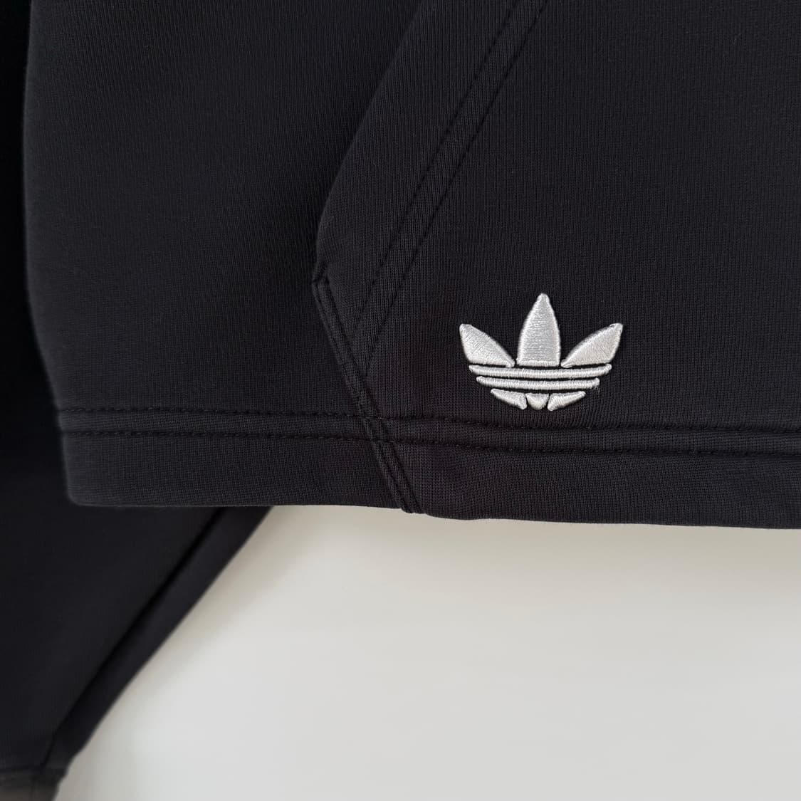 아디다스 Adidas 오리지널스 아디컬러 뉴클래식 크롭 트랙 후드 블랙 상품이미지3