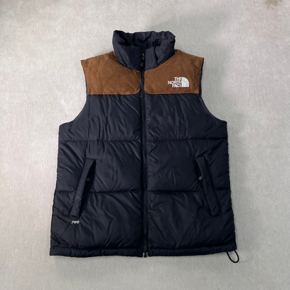 100 노스페이스 한정판 스웨이드 700 눕시조끼패딩 상품이미지1