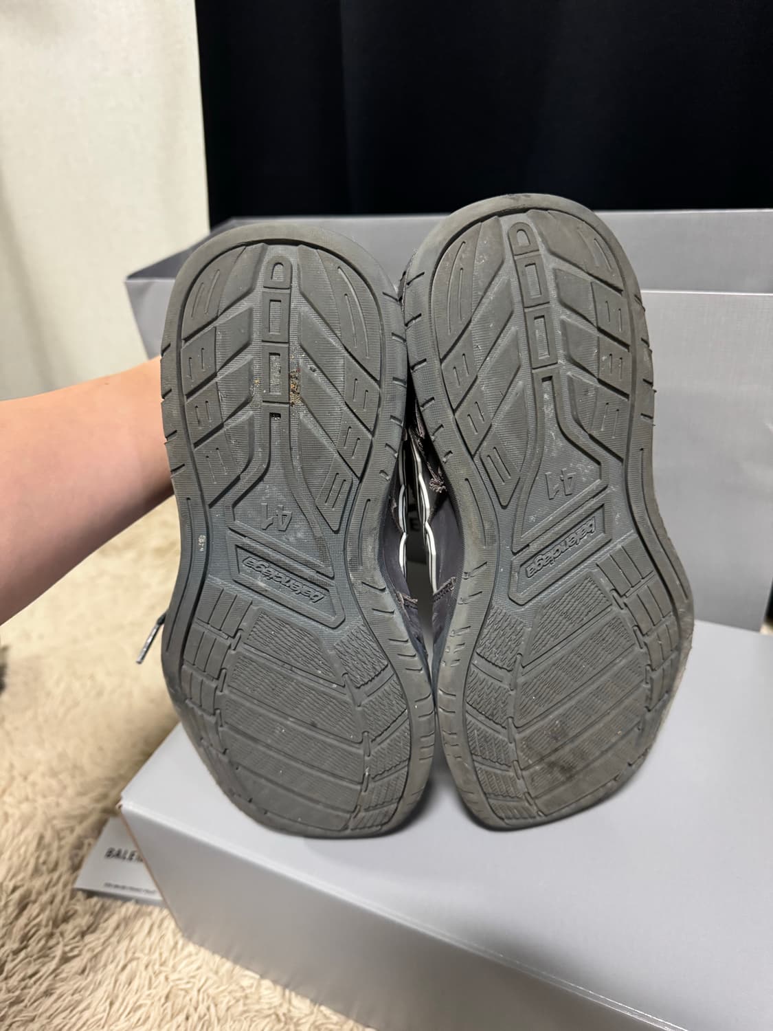 [41] 발렌시아가 햄튼스 원아웃 스니커즈 신발 디펜더 트리플 상품이미지3