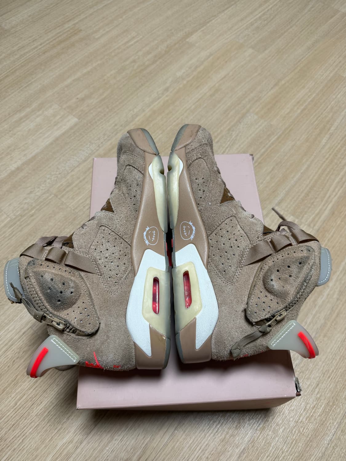 조던 6 x 트래비스 스캇 레트로 SP 브리티쉬 카키 280 상품이미지4