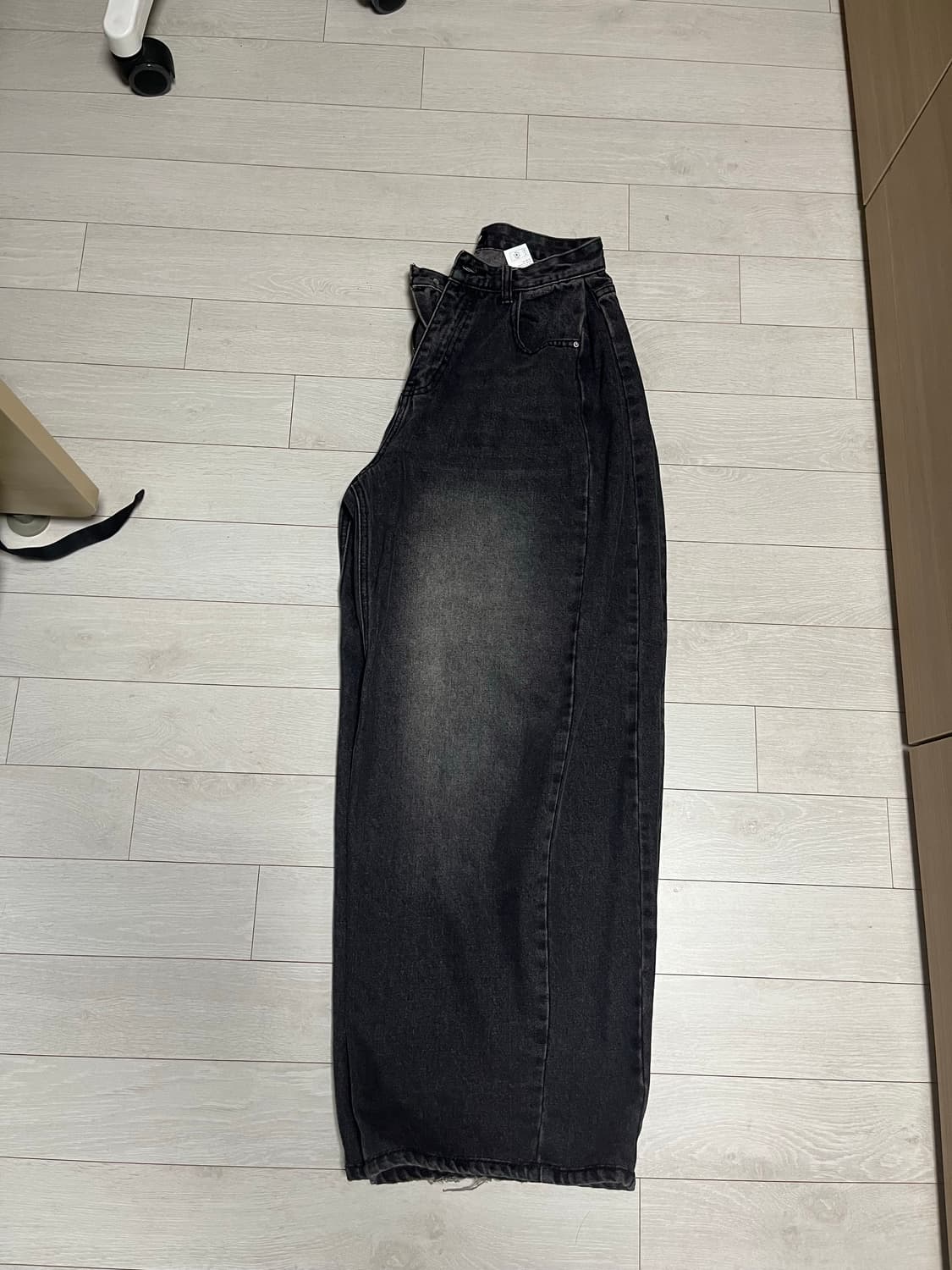 벌룬핏 사이드턱 흑청 데님 팬츠 상품이미지1