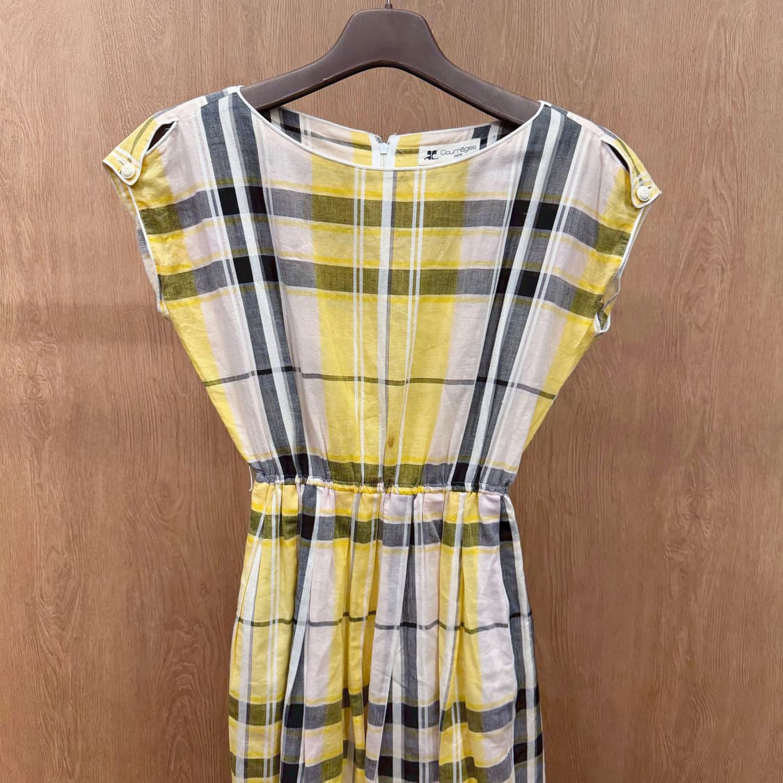 꾸레쥬 라운드넥 슬리브리스 원피스 체크 패턴 숄더 버튼 디테일 옐로우 상품이미지4