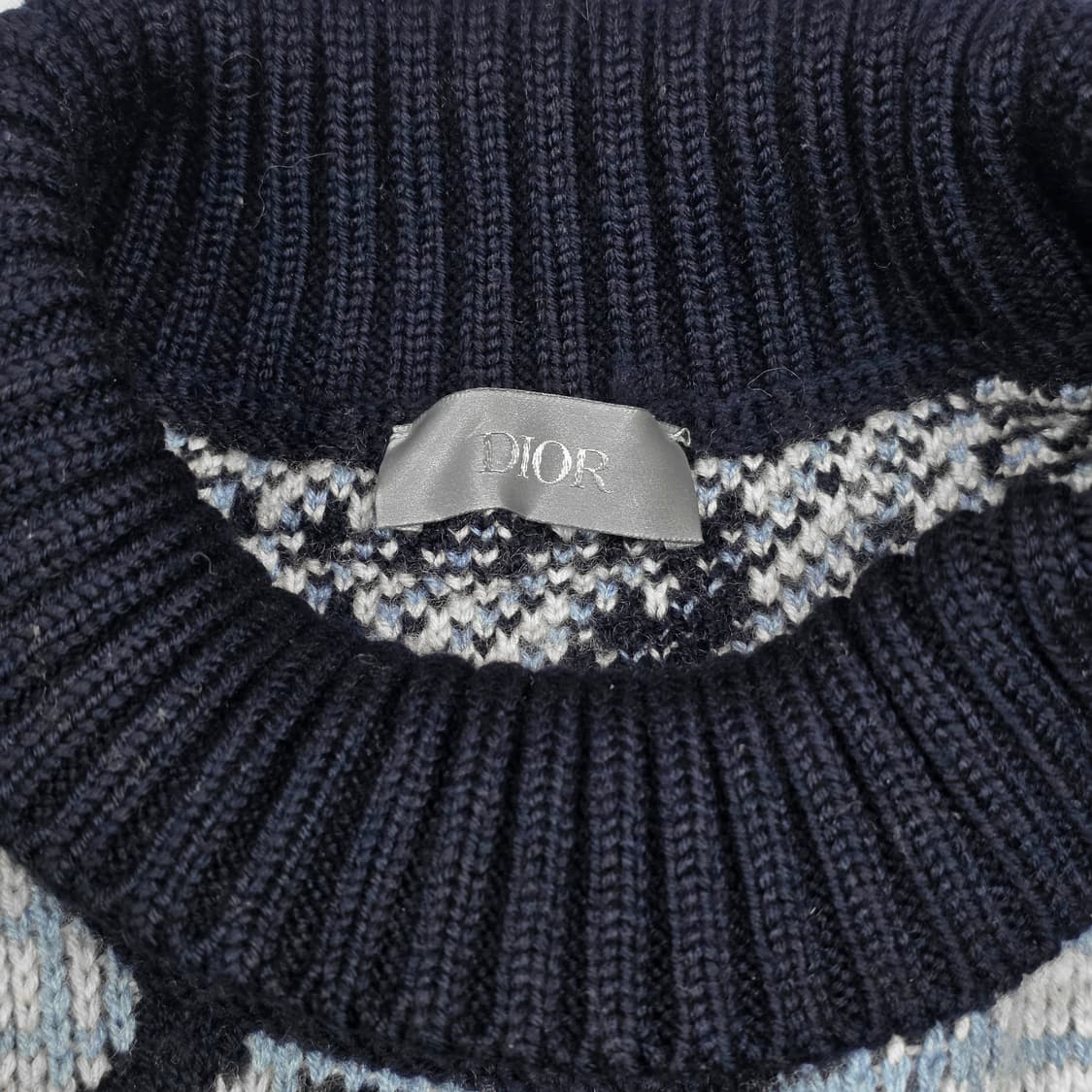 디올 오블리크 타탄체크 하이넥 니트 상품이미지4