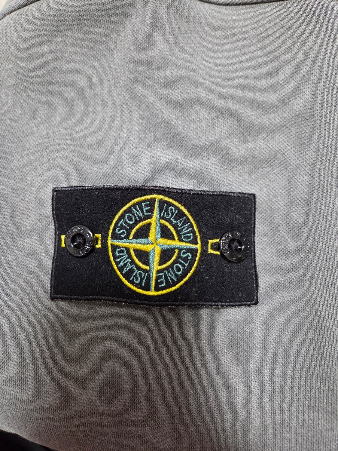 스톤아일랜드 피그먼트워싱 스웻셔츠 상품이미지4