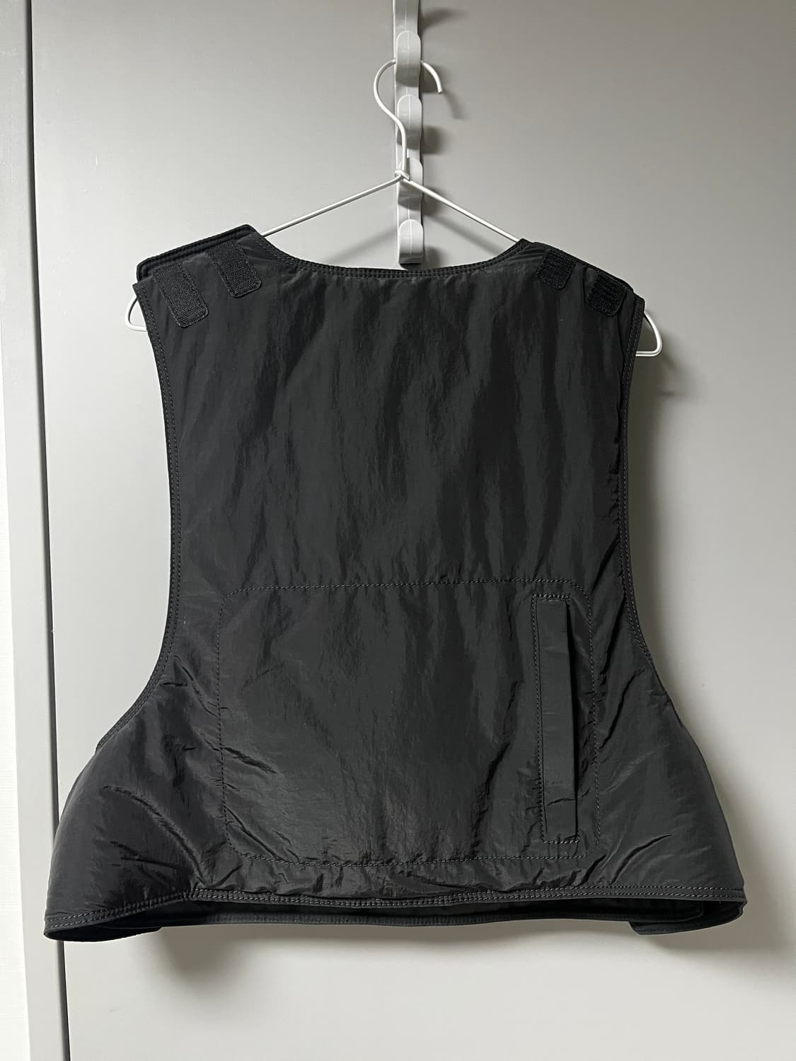 y-3 요지야마모토 로고 자수 베스트 (iu4254) 백 판매. 상품이미지4