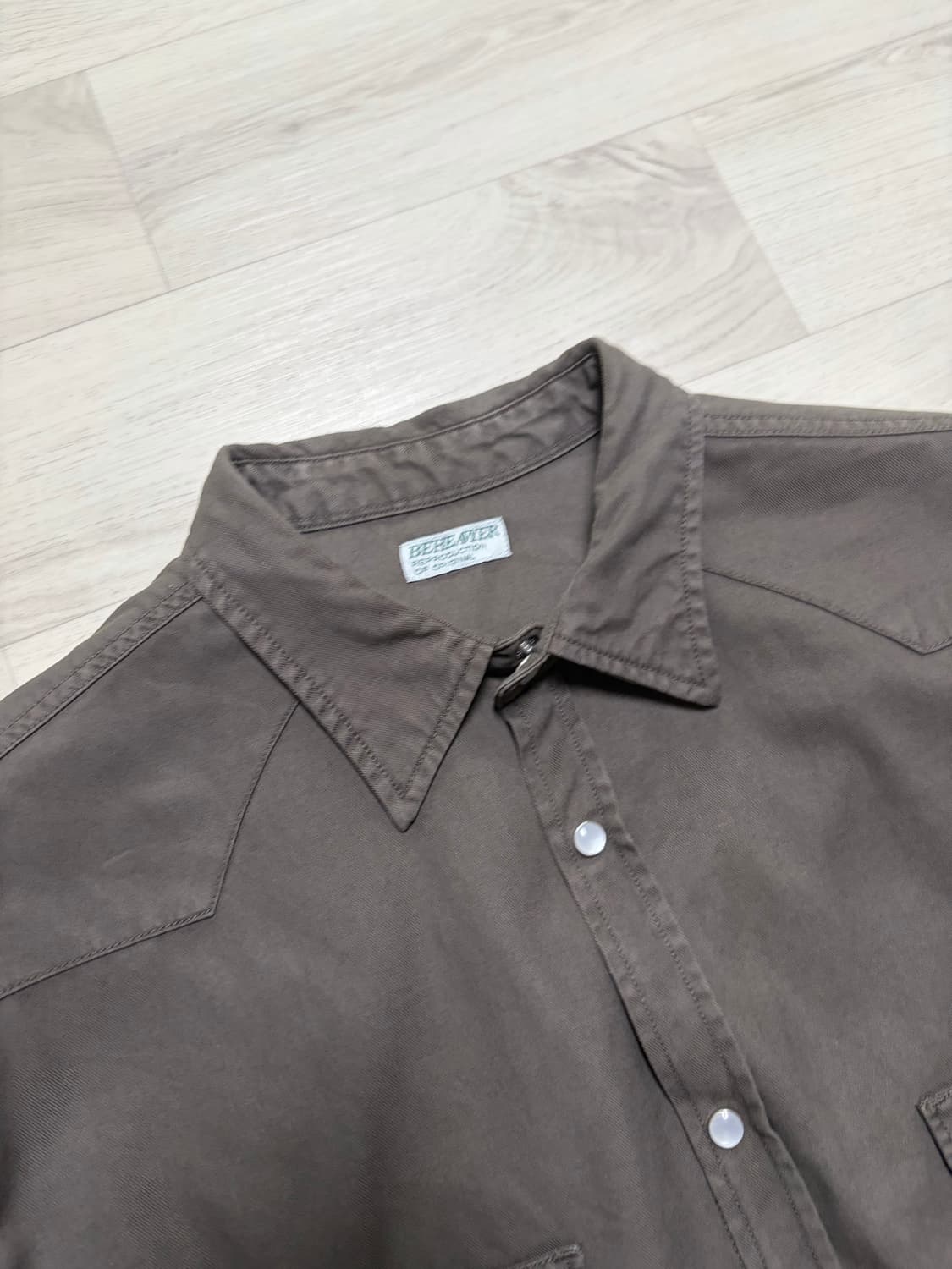 비헤비어 DYED TENCEL WESTERN SHIRTS 브라운 2사이즈 상품이미지3