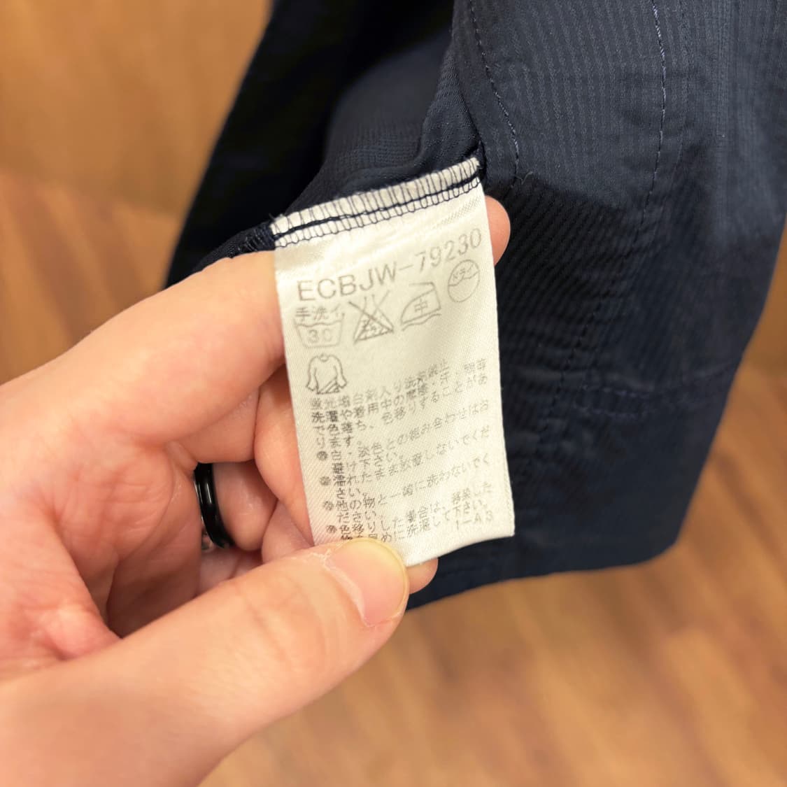 꾸레쥬 7부 클래식 카라 미니 원피스 플랩 포켓 디테일 A라인 블랙 상품이미지8