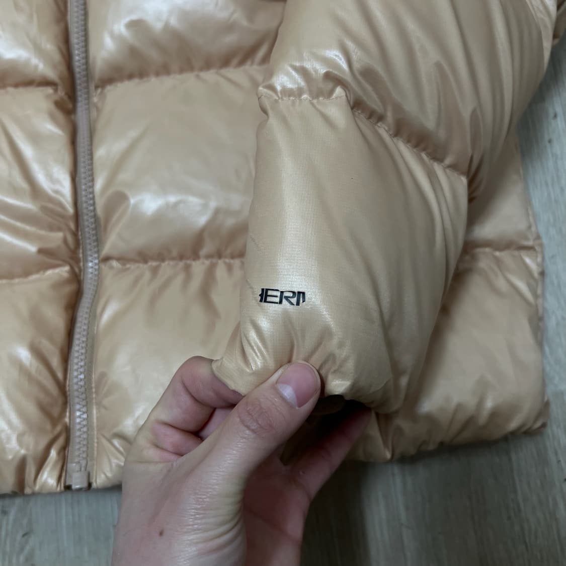 나이키 여성 써마핏 시티 덕다운 푸퍼 숏패딩 S  상품이미지4