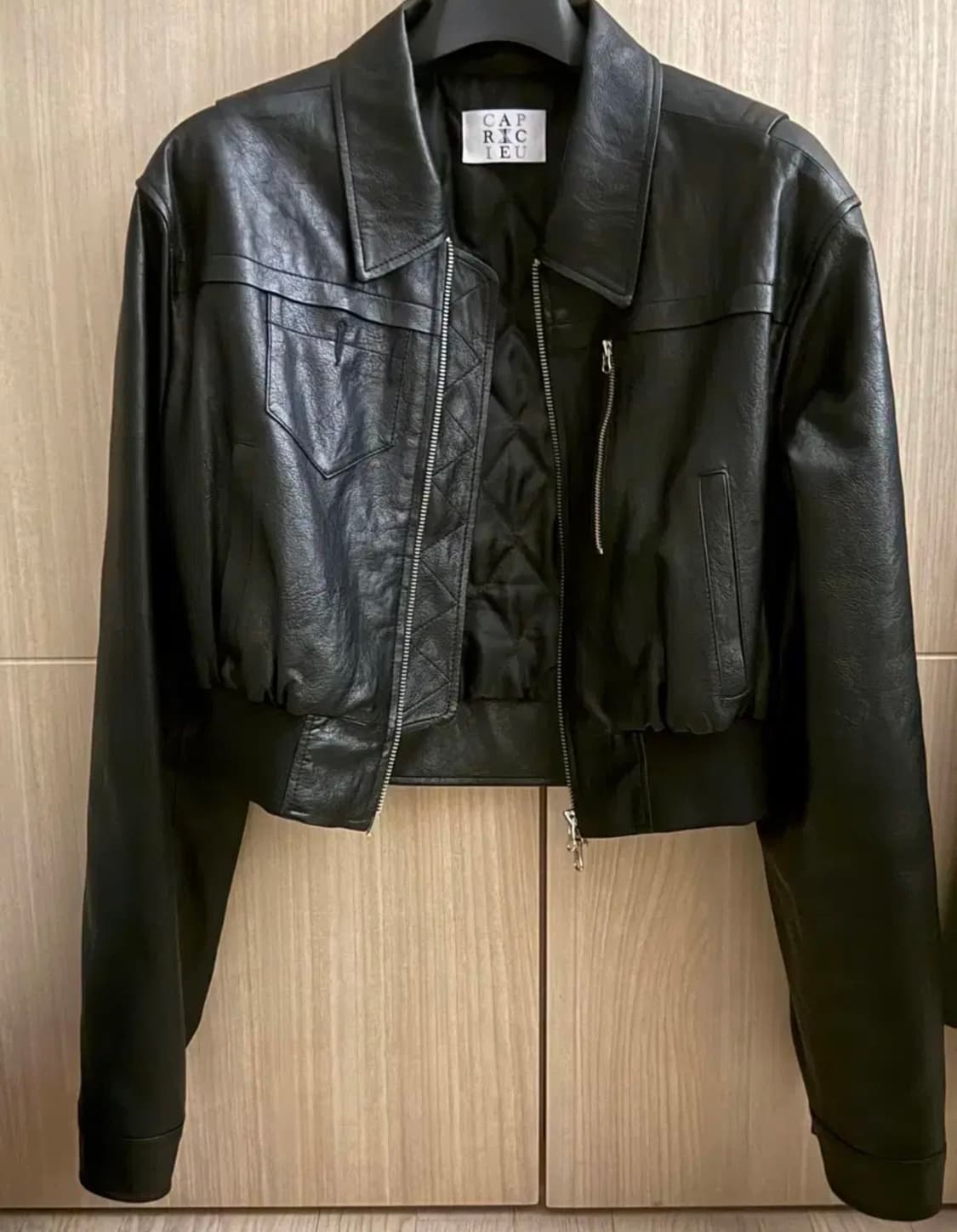 카프리슈 포 레더 크롭 블루종 black 카리나착용 상품이미지1