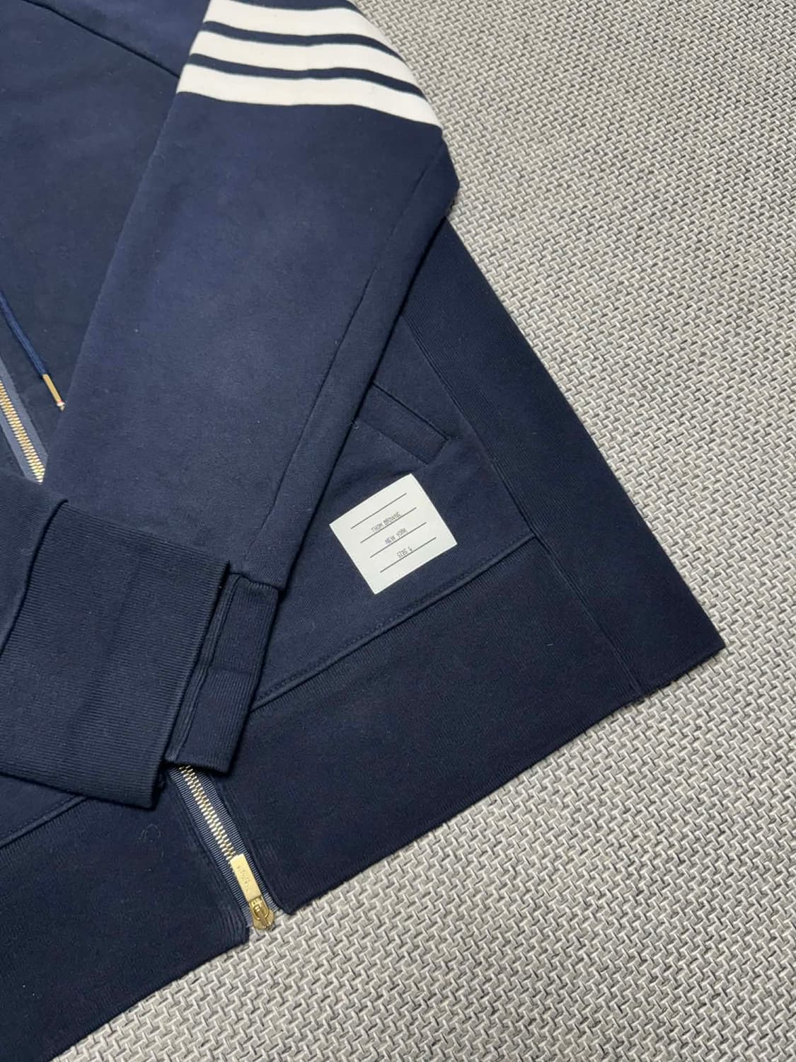 톰브라운 후드집업 상품이미지2