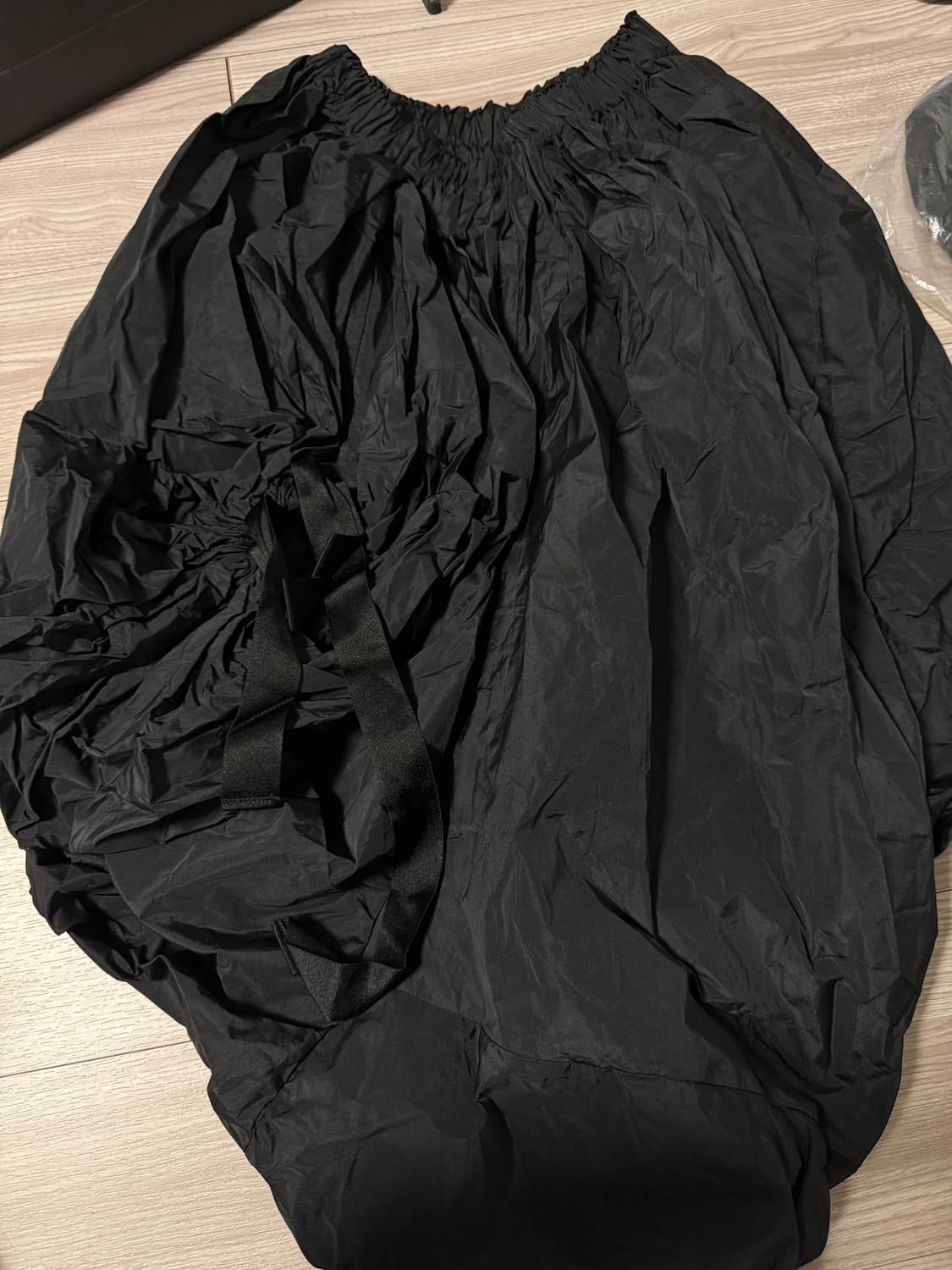 웨드 스튜디오 태피터 시그니처 타이 스커트 블랙 상품이미지6